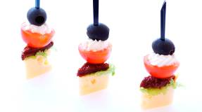 ВЯЛЕНЫЙ ТОМАТ С СЫРОМ И ПОМИДОРОМ ЧЕРРИ