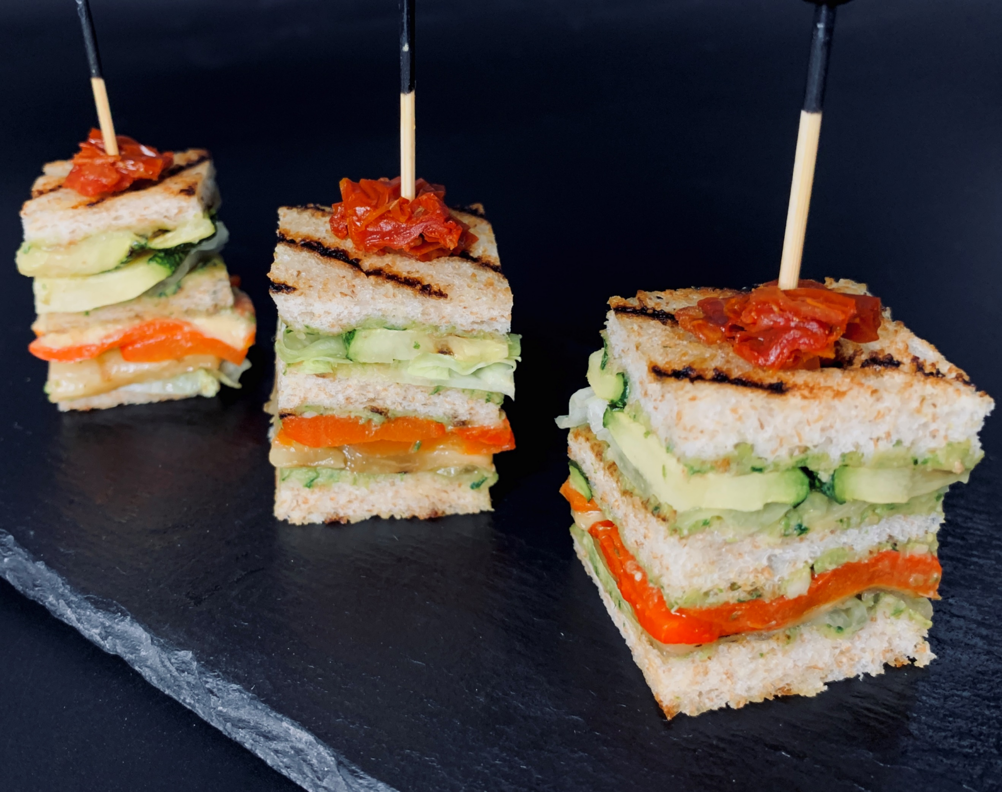 МИНИ СЭНДВИЧ ВЕГЕТАРИАНСКИЙ С ХУМУСОМ 